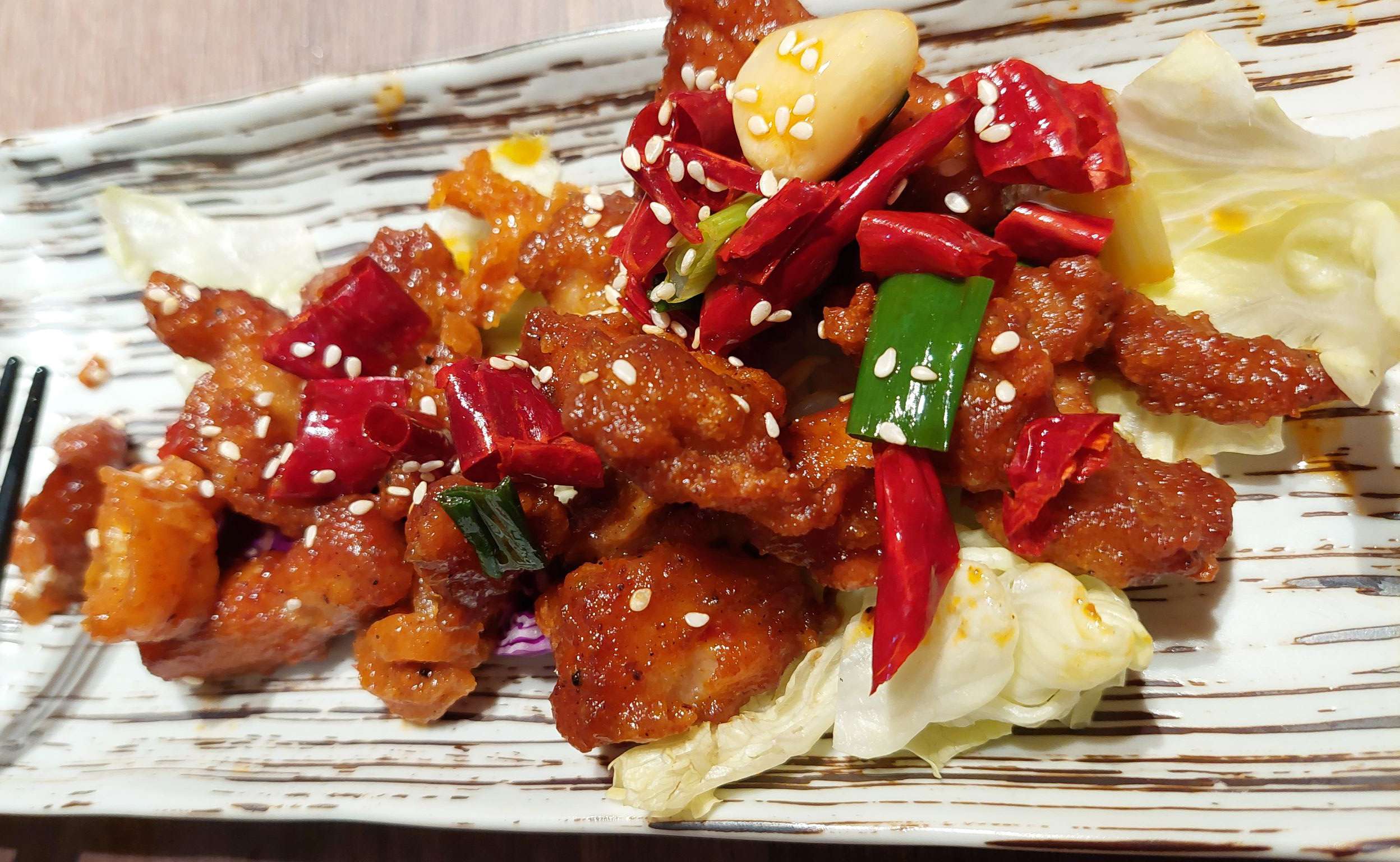 桃園美食/溜溜酸菜魚進駐中壢SOGO 原物料產地直送「食」力驚人 香辣炸鬼肉