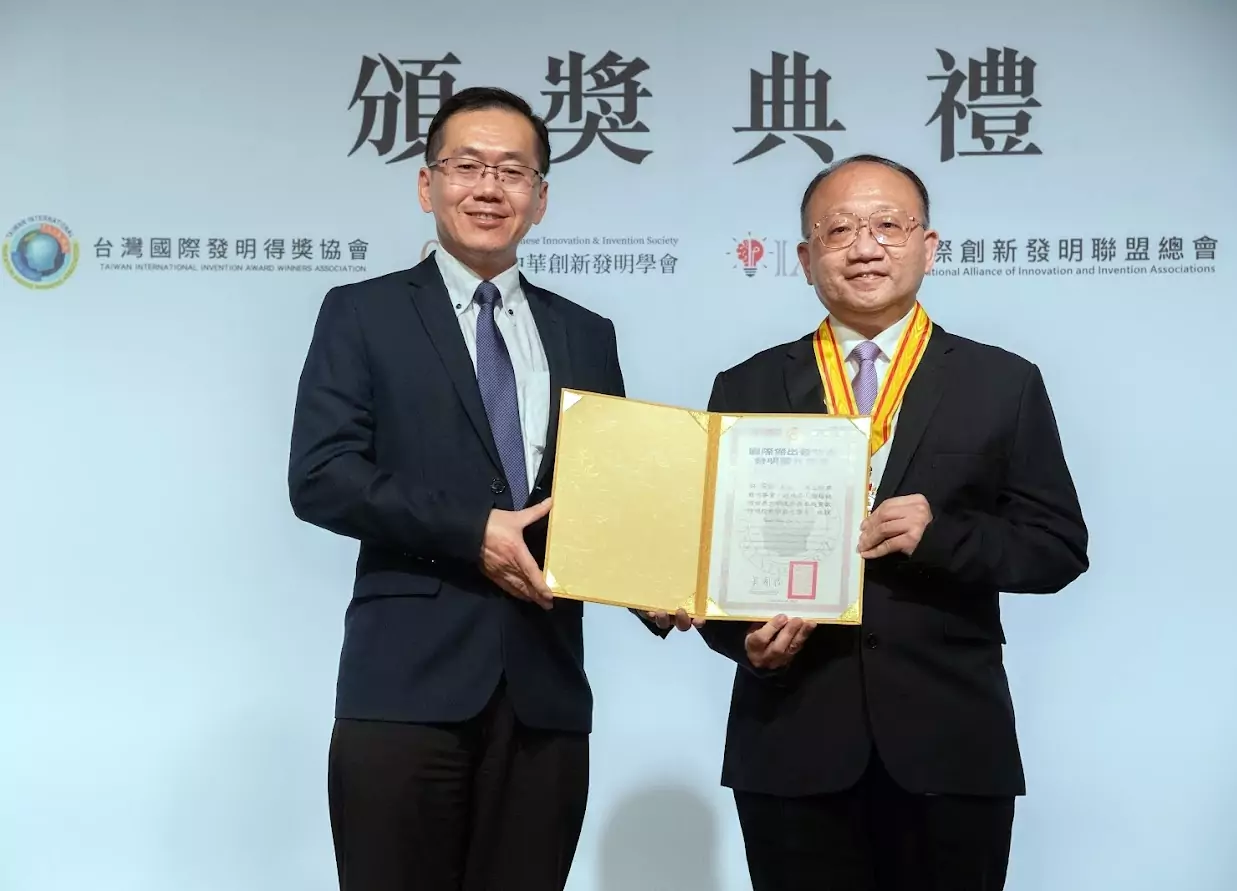 龍華科大林宗新副教授獲頒IIP國際傑出發明家國光獎章 1