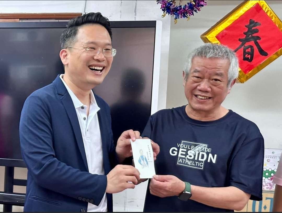 表揚已故模範母親陳林花 蘇俊賓手繪畫作贈家屬 1031809 0