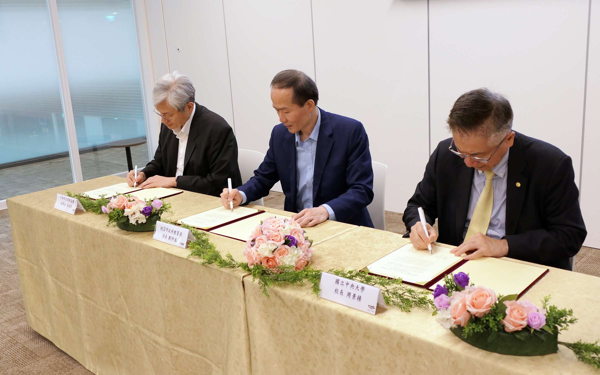 中央大學攜手教育局簽署MOU 打造桃園家庭閱讀風氣 1130510 002