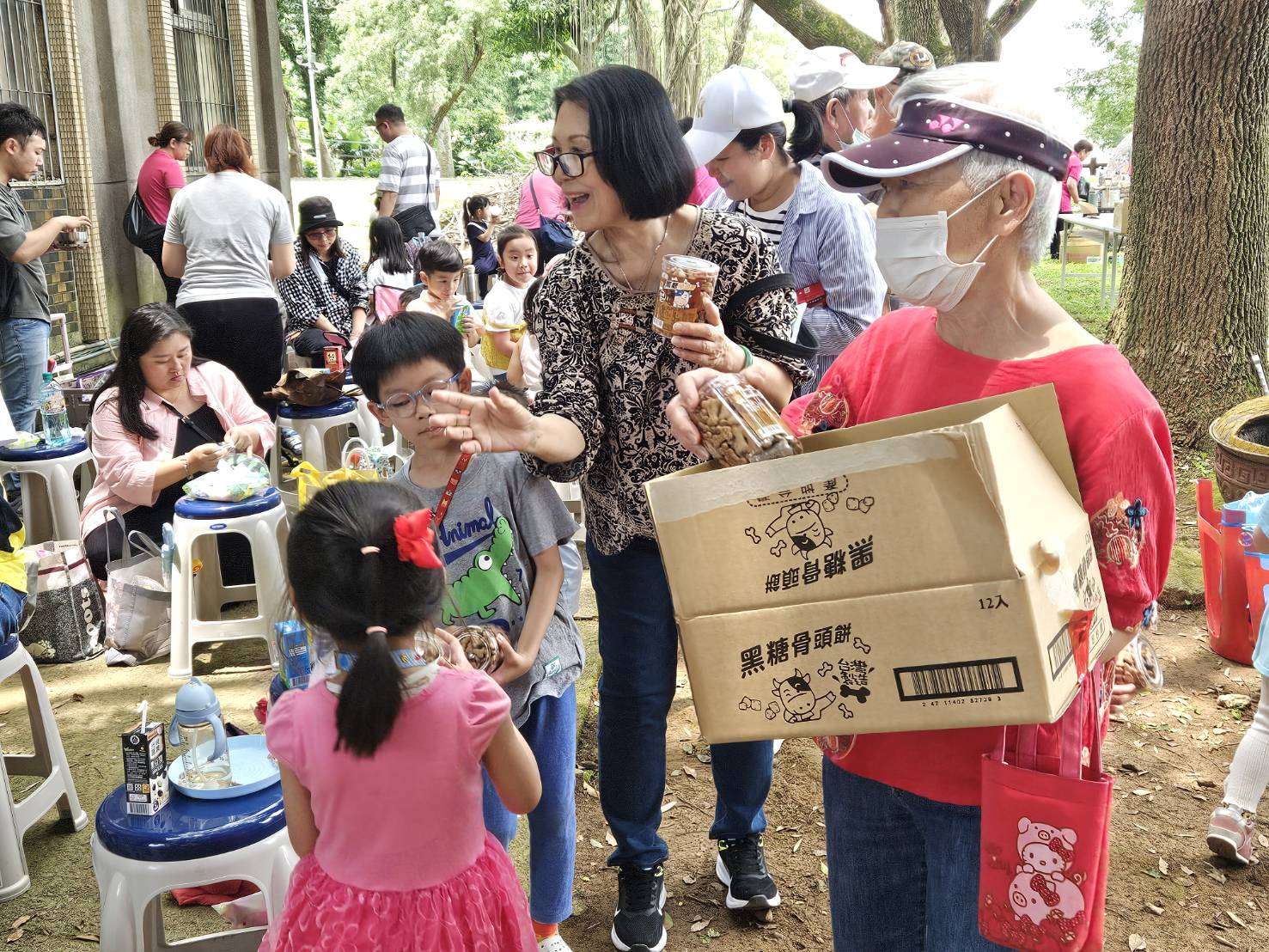 國防大學非營利幼兒園歡慶母親節 桃園榮家與長輩青銀共融 123 4