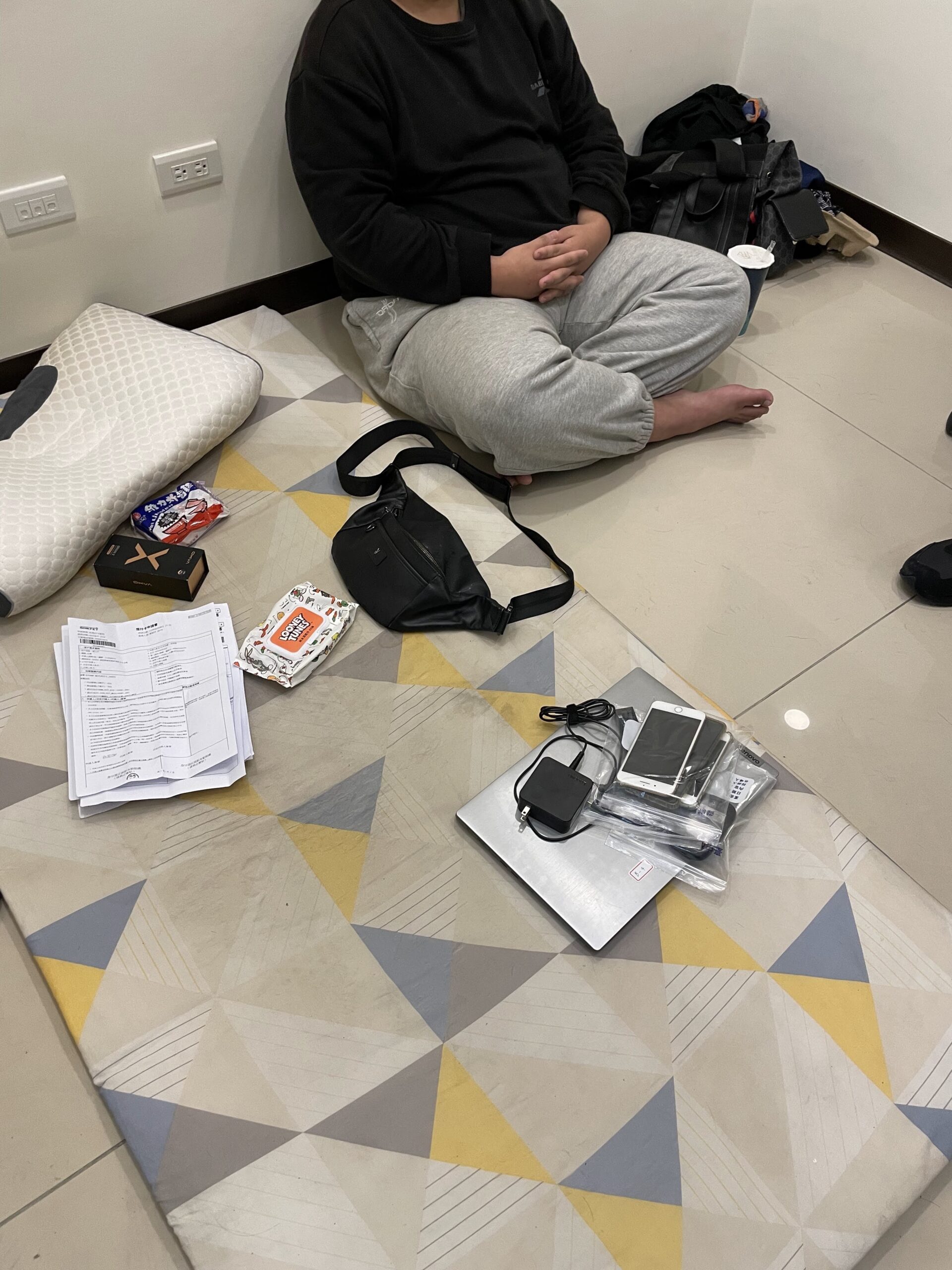 【有片】專騙美加華人 警破門見詐團成員苦練英文中