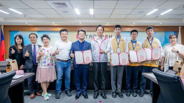 桃市3高中學子跨校合作 獲「2024義大利科學展覽會」金牌獎