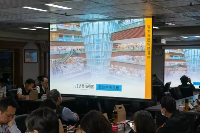 桃市圖總館增設主題專區 逐步推廣客家文化 桃市圖總館增設主題專區 逐步推廣客家文化