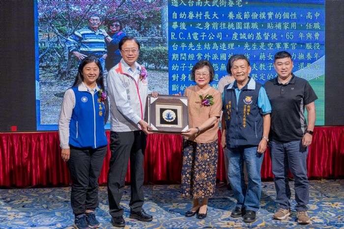 榮民團體推舉20模範母親 張善政:獲獎者故事令人動容 20240510142703010