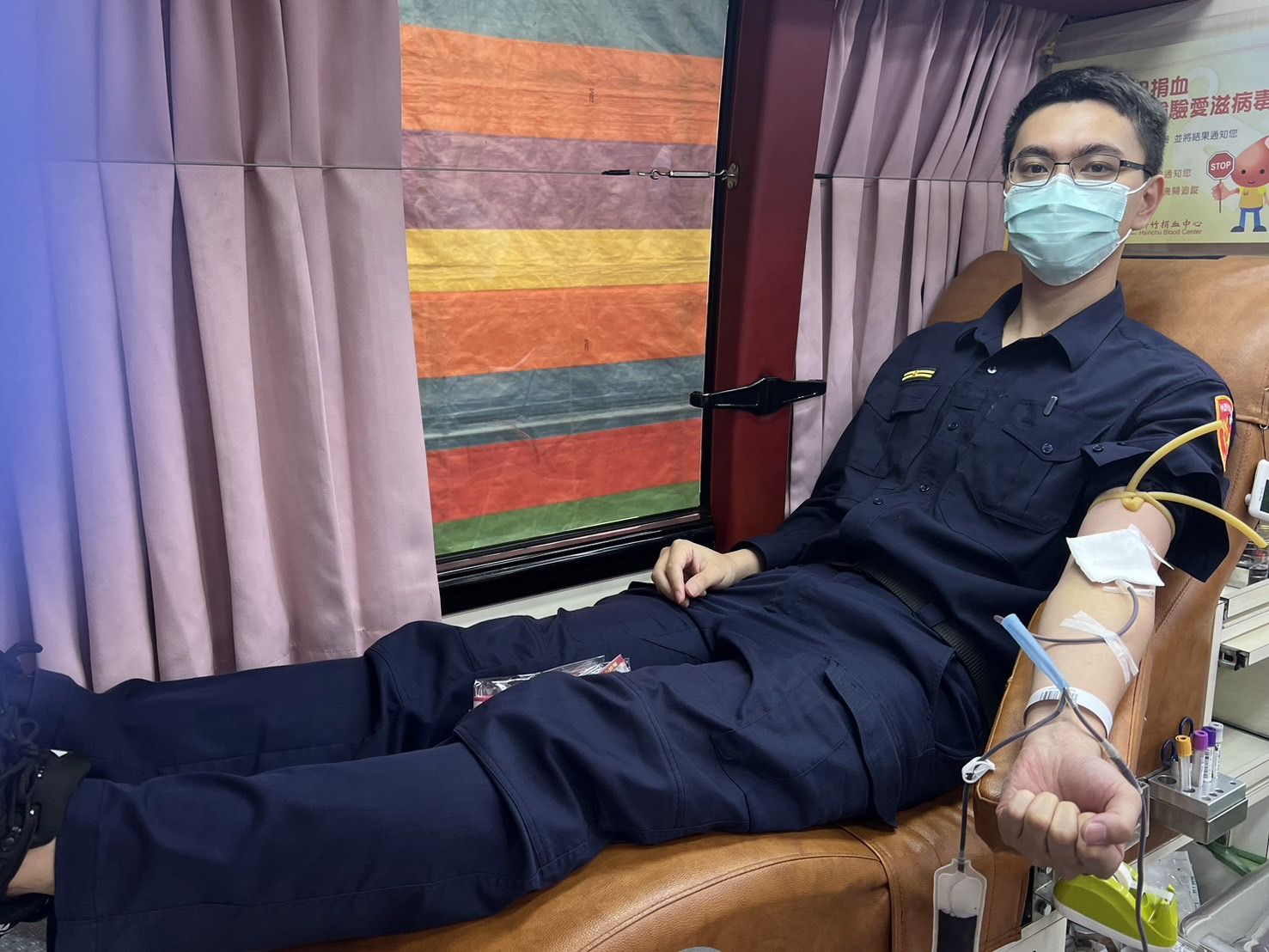 浴佛節前夕傳愛 平警挽袖捐熱血 348125