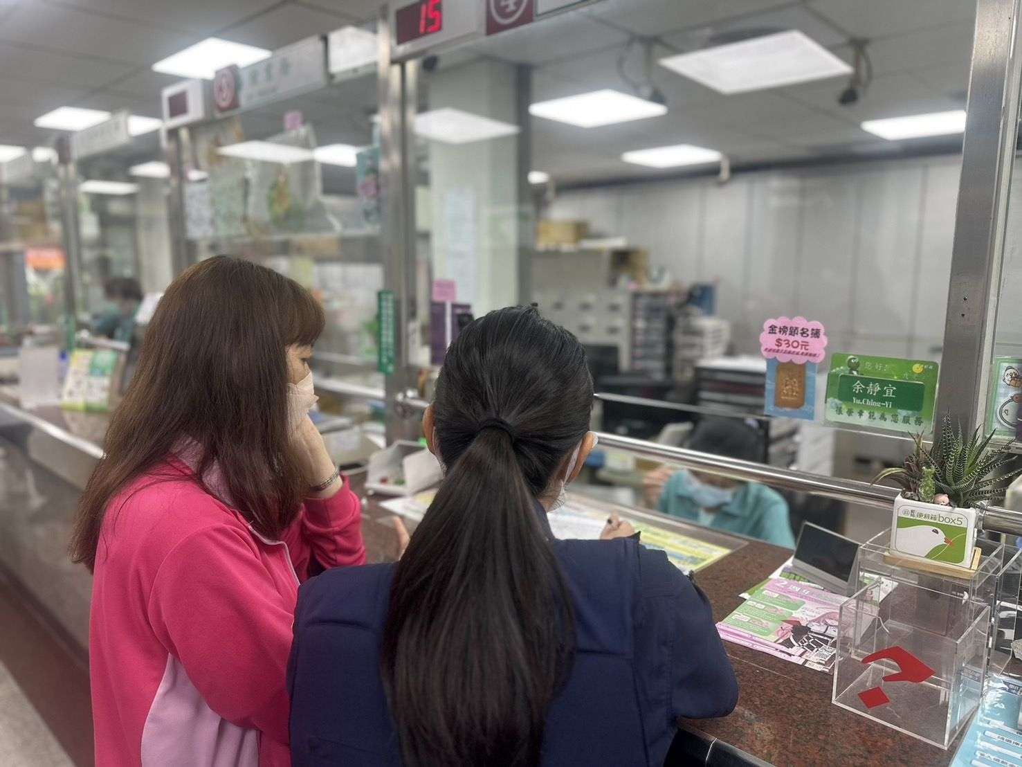婦欲提款188萬投資 怪員警、行員妨礙她發財 356924 0