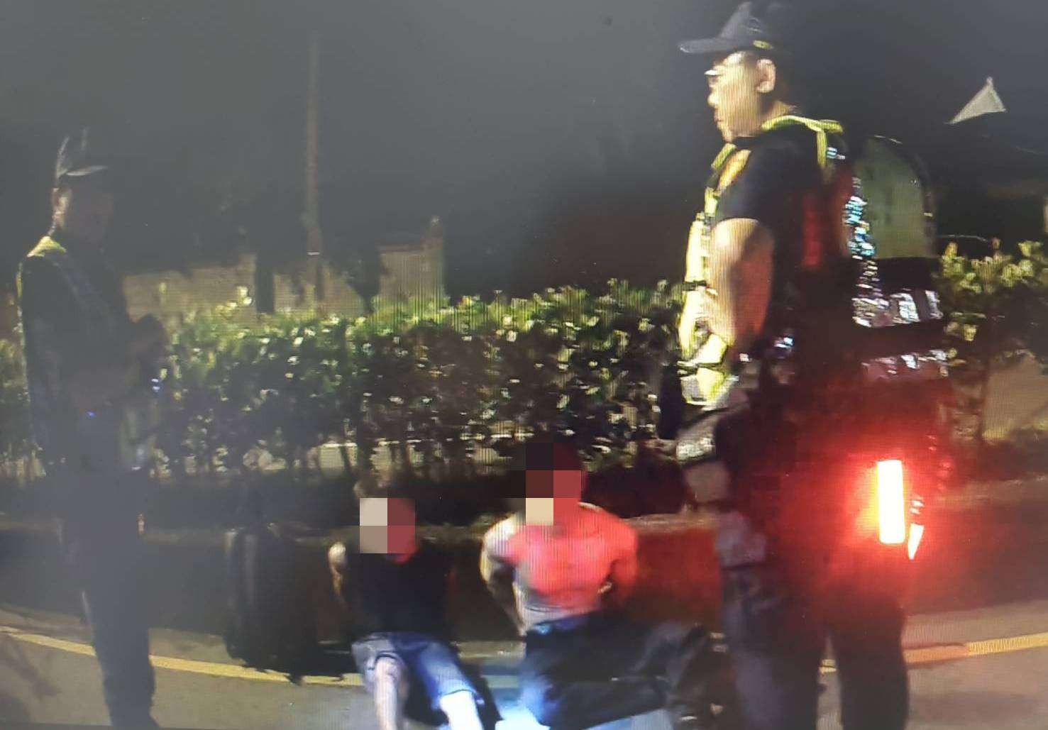 大園警執行封鎖式路檢 查獲2名越籍男被通緝還攜毒 376846 0