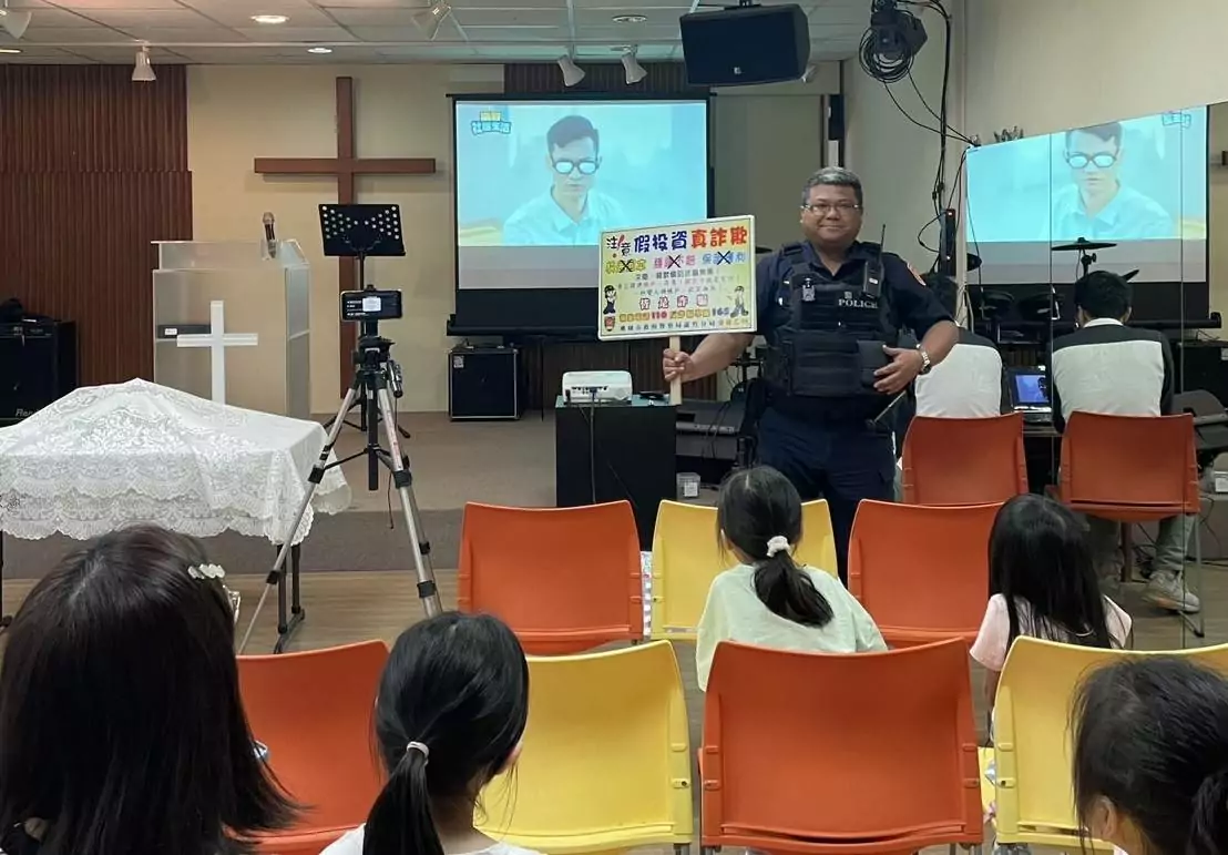 蘆竹警攜手多加教會 宣導反詐、交通安全觀念 蘆竹警攜手多加教會 宣導反詐、交通安全觀念