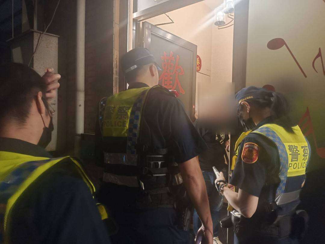 蘆竹警母親節前夕加強臨檢 確保治安平穩 443858
