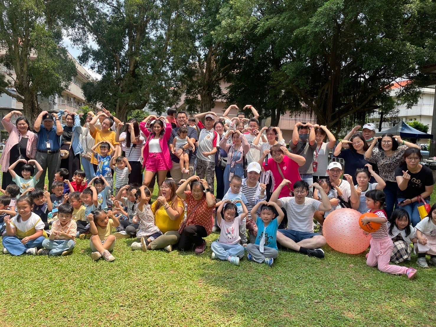 國防大學非營利幼兒園歡慶母親節 桃園榮家與長輩青銀共融 456 2