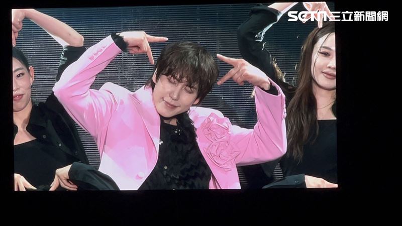 圭賢海巡怕大家太愛他!熱唱〈IDOL〉狂炸