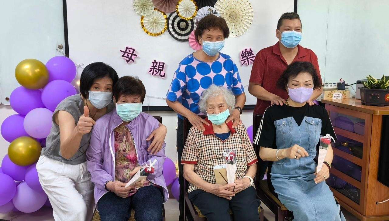 北榮桃分院母親節感恩活動 長輩、家屬溫馨相擁 465645645