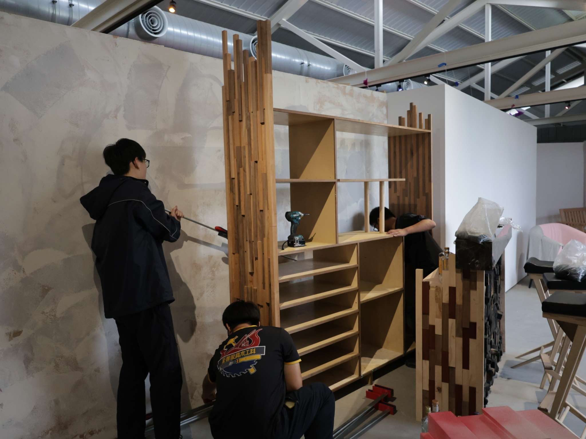 「活力迴圈」中原文創園區盛大登場 設計科系青年學子展現創新成果 6. 至善高中家具木工科 展場佈置 0