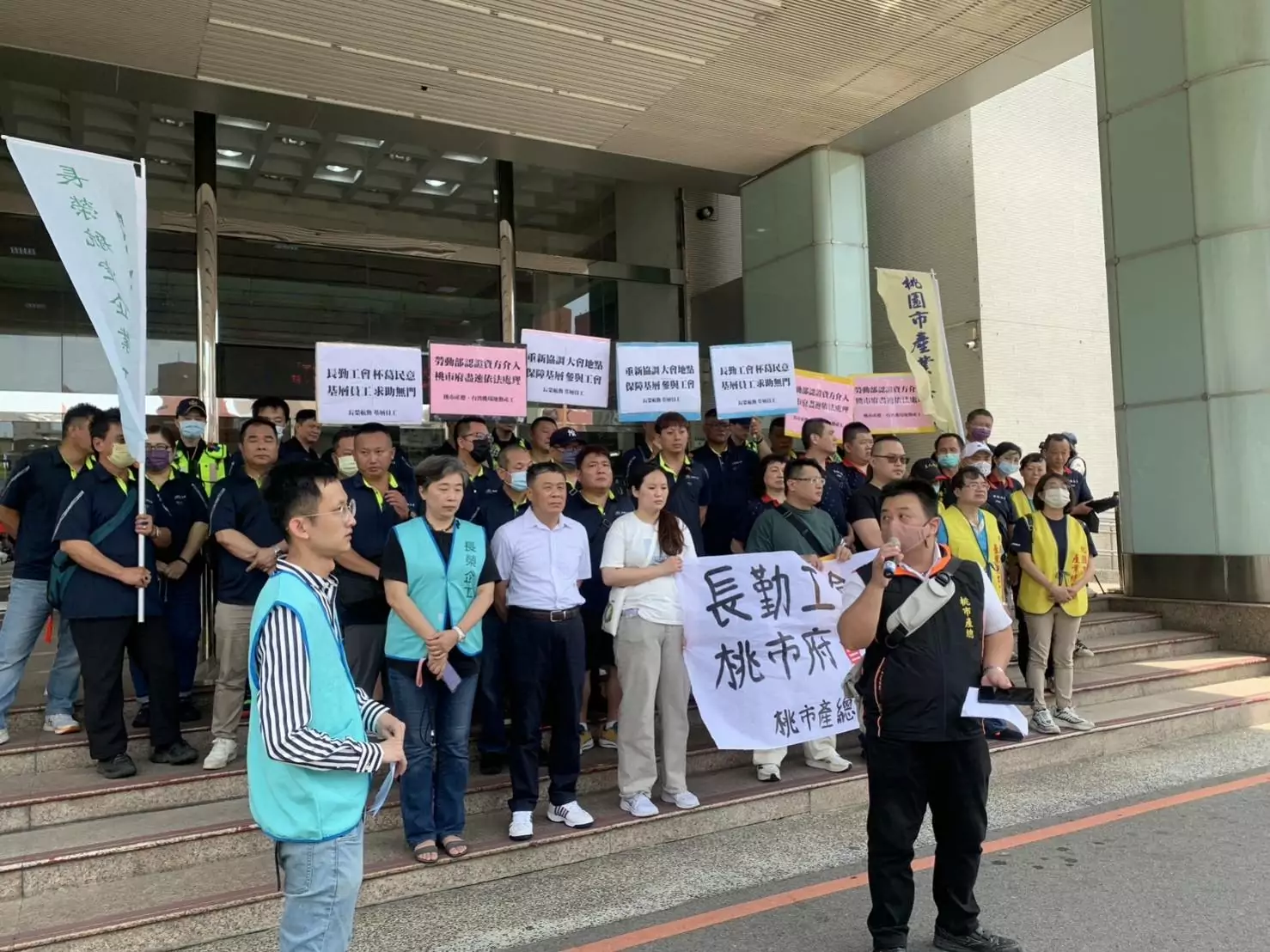 召開臨時會員大會連署過門檻 長勤基層籲工會回應民意 召開臨時會員大會連署過門檻 長勤基層籲工會回應民意