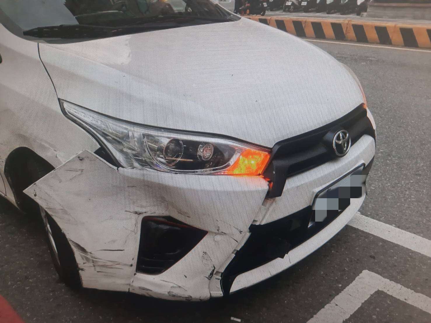 自小客連撞10汽機車 壢警查身分意外逮通緝犯 631773 0