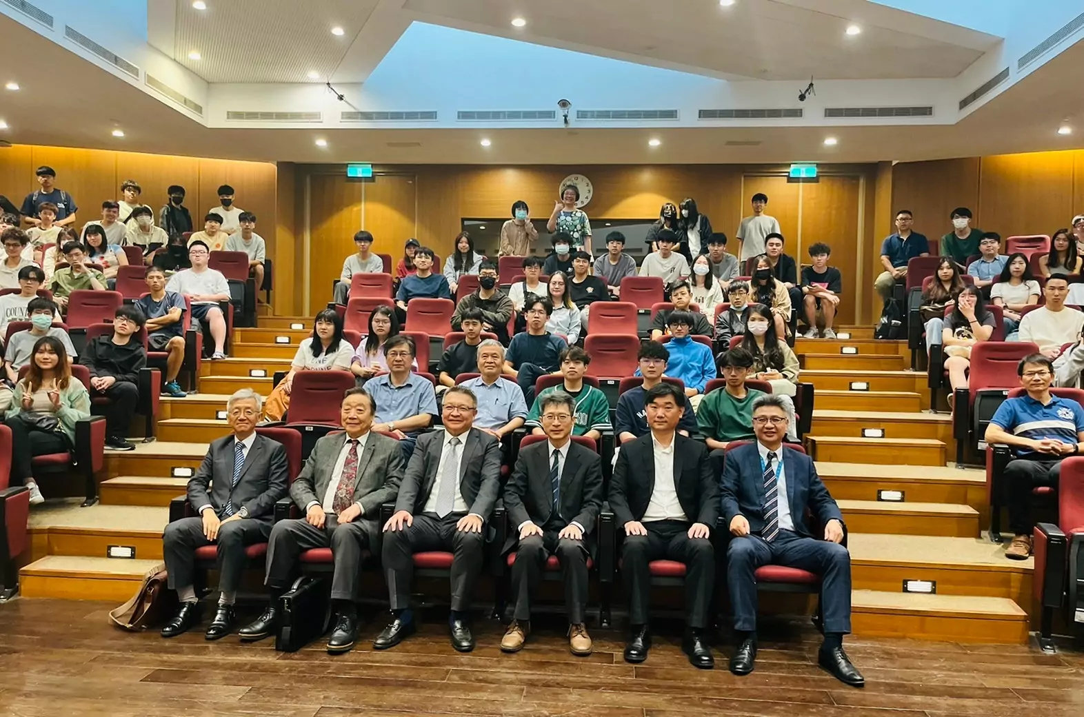 中原大學舉辦科技創新講座 積極培育半導體人才 中原大學舉辦科技創新講座 積極培育半導體人才