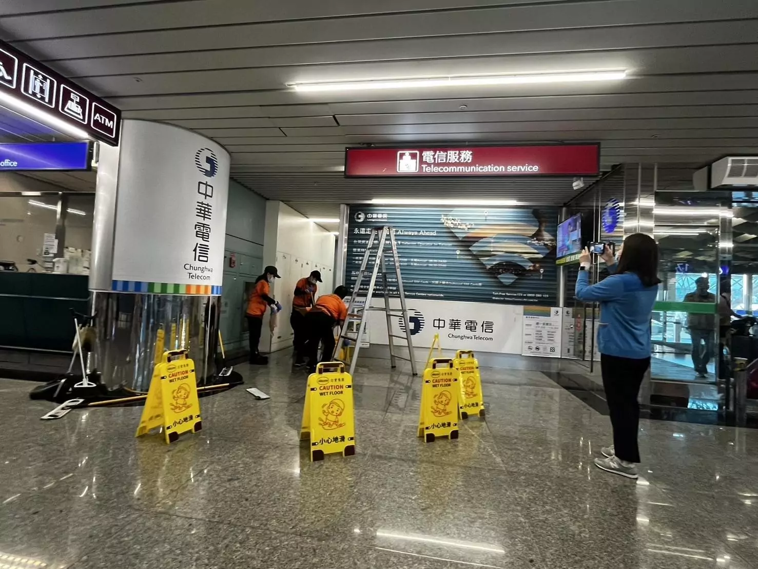 桃機第二航廈3F出境大廳天花板漏水 4F美食街業者曝原因 649119