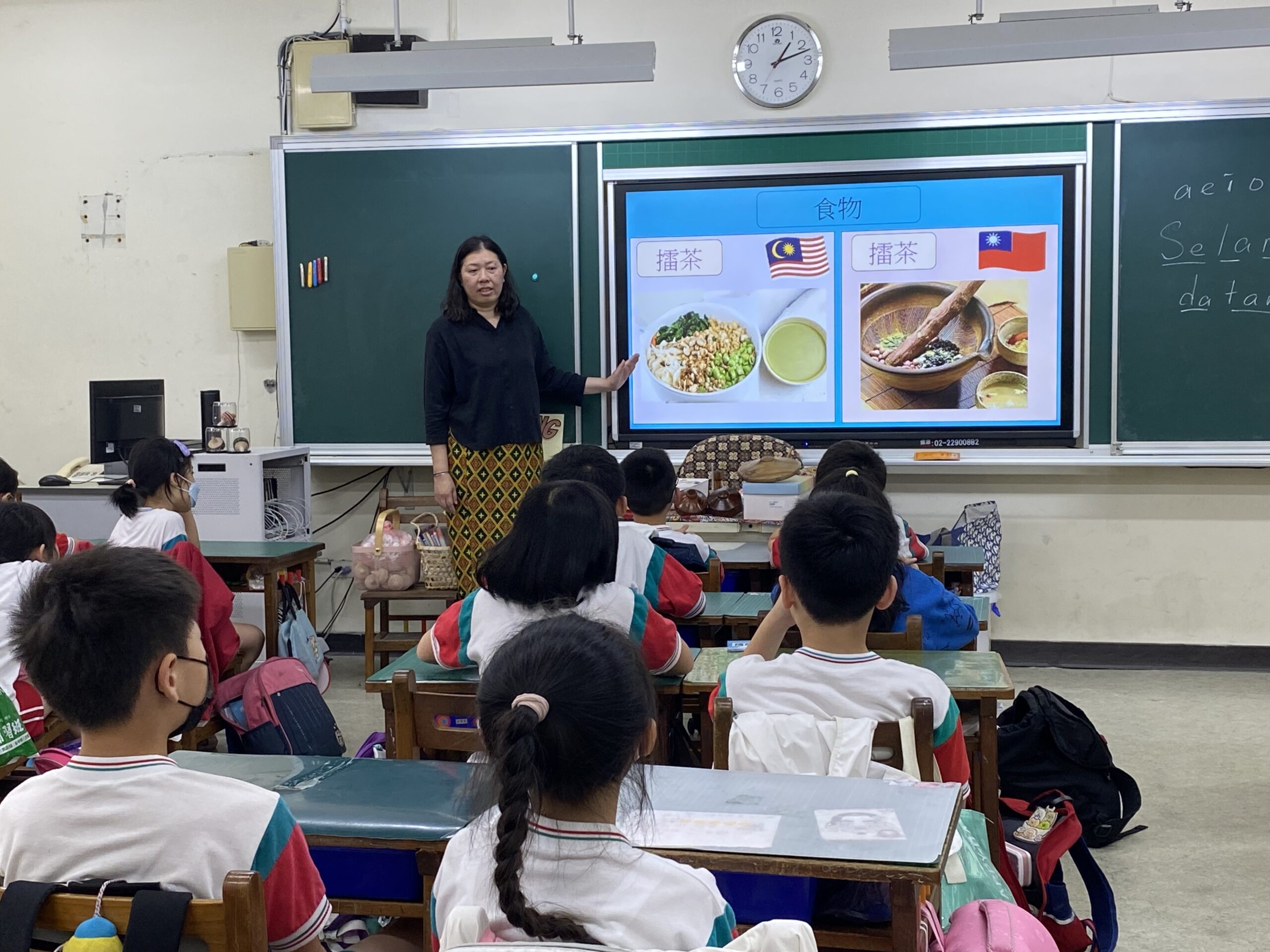 移民署桃園站辦理馬來西亞陀螺體驗活動 學子體驗異國文化 8CCDAFDB 3ACF 4F47 B68B 6C4BF64E88EB scaled