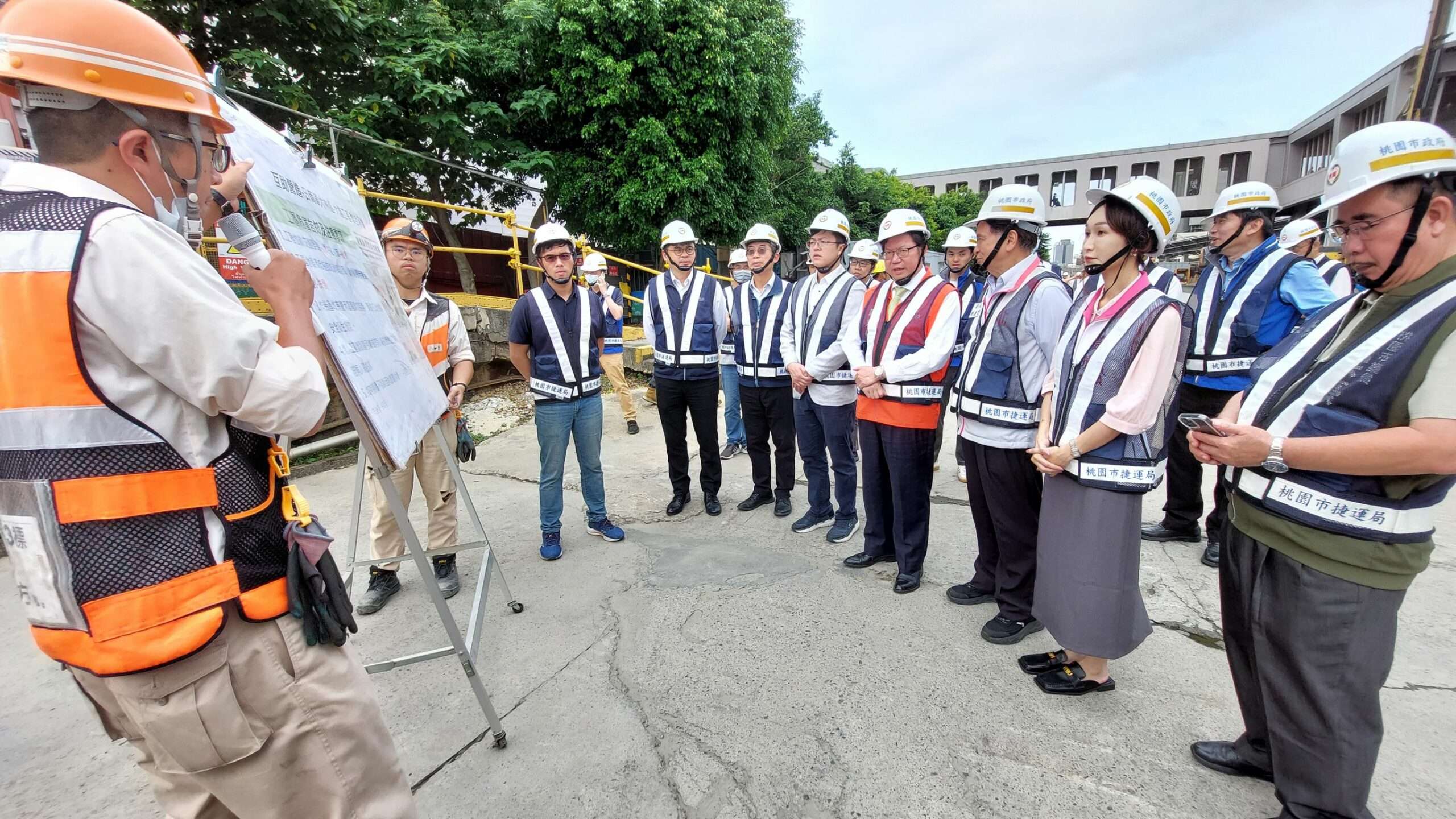 鄭文燦視察桃園車站及綠線G07站共構 允諾廣一停車場補助2.8億元 914893 0 scaled