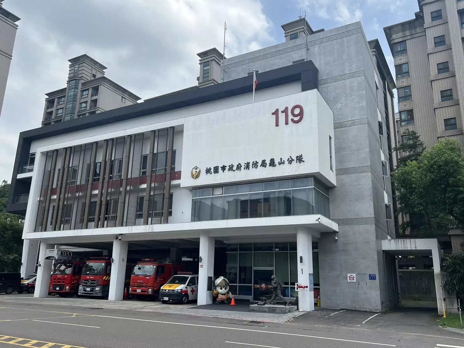 與死神搶人!工作中突倒地 119線上指導CPR急救援 S 2572300
