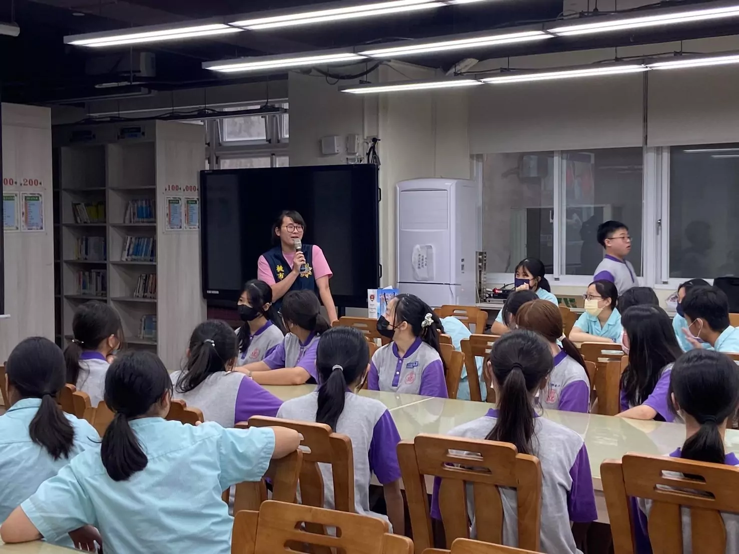 楊梅警、少年隊前進楊梅國中 教學子識破詐團手法 楊梅警、少年隊前進楊梅國中 教學子識破詐團手法