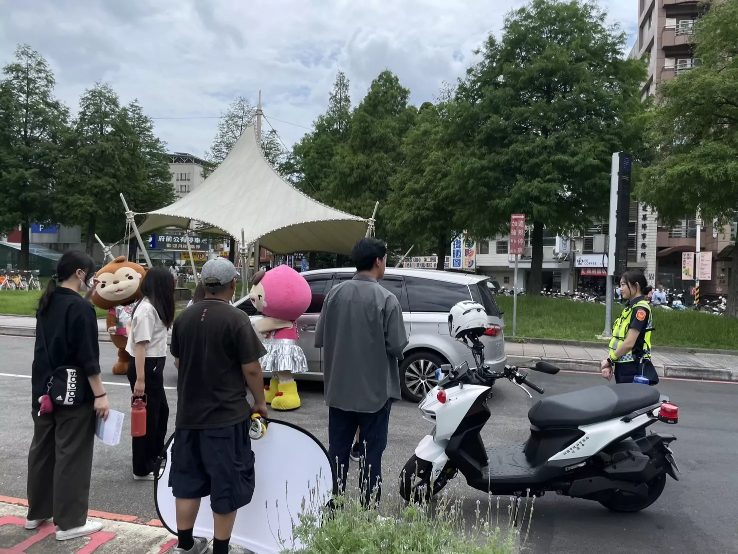 桃市警局強化民眾交安意識 攜手「ㄚ桃、園哥」拍情境劇 S 34373636