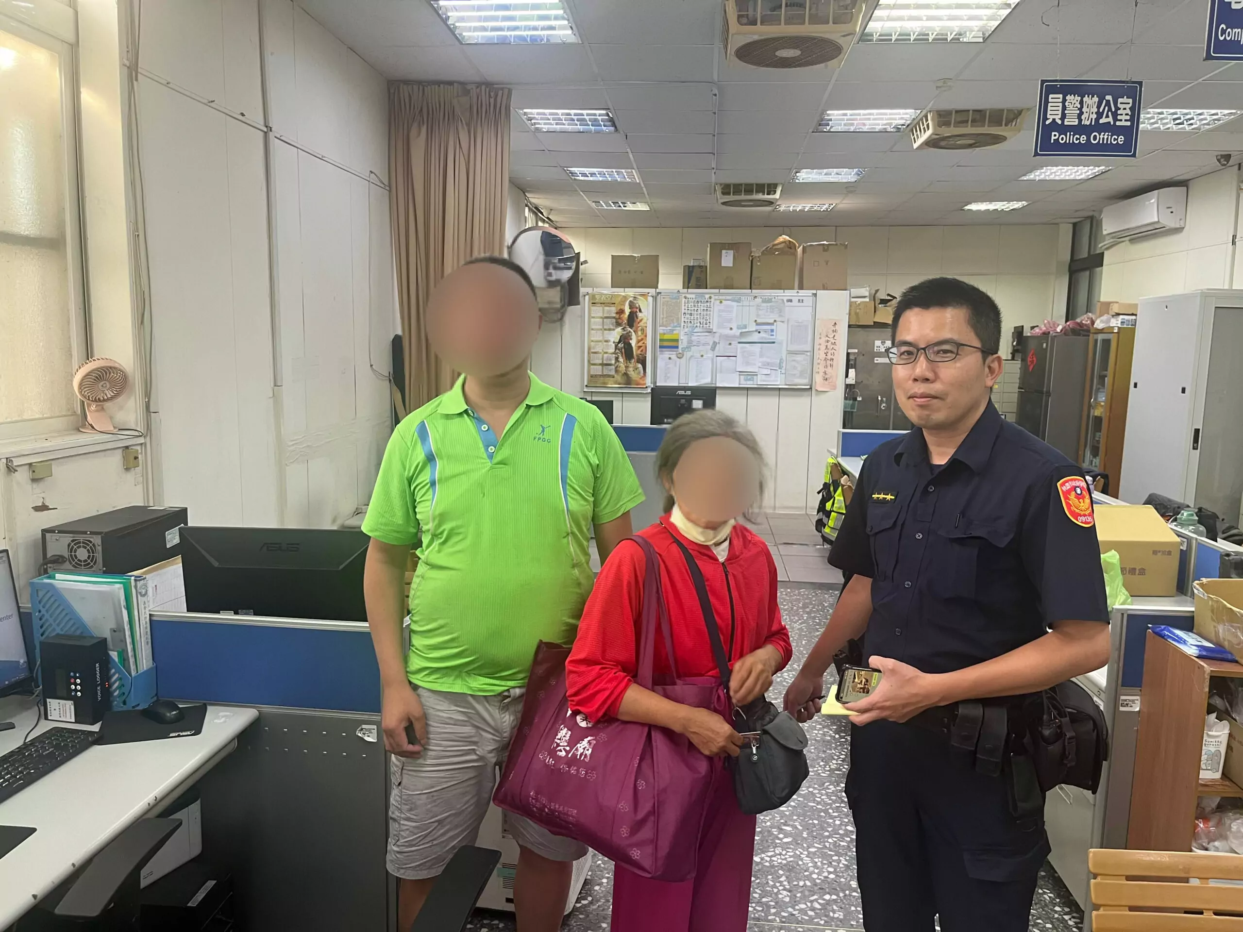 身心障男坐地上喃喃自語 龜山警靠1招查身分 S 345333766 scaled