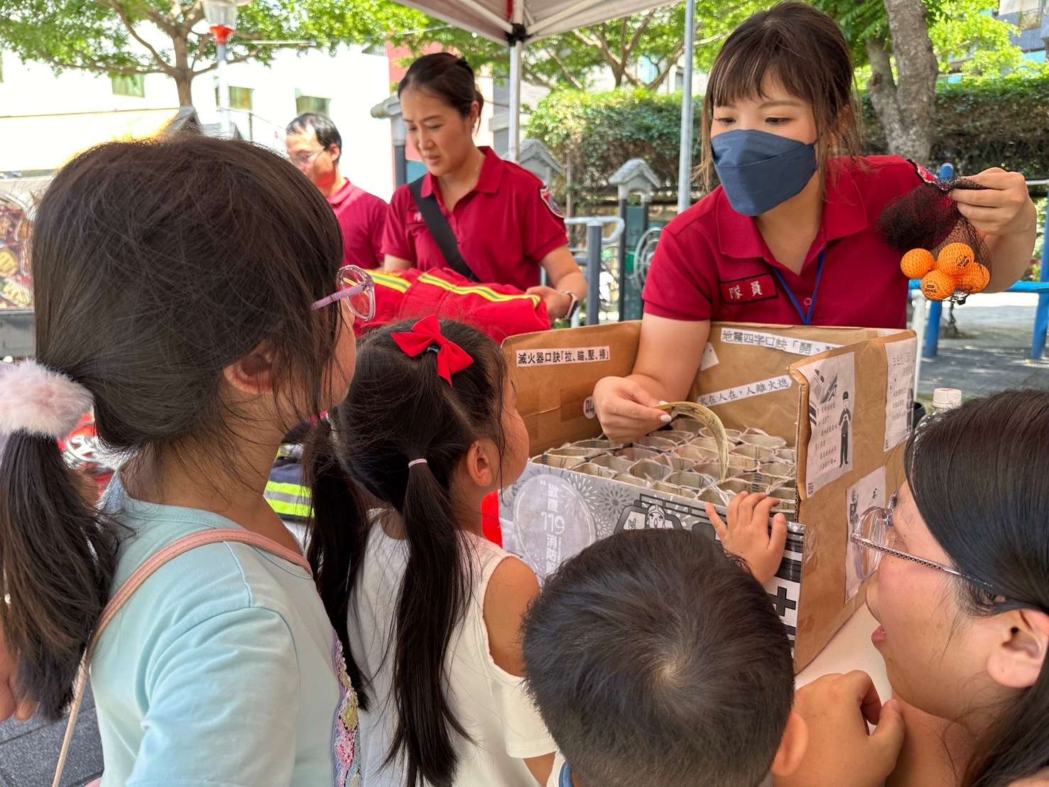 桃園、三民消防分隊前進東埔公園 強化大小朋友防災觀念 S 621092892 0