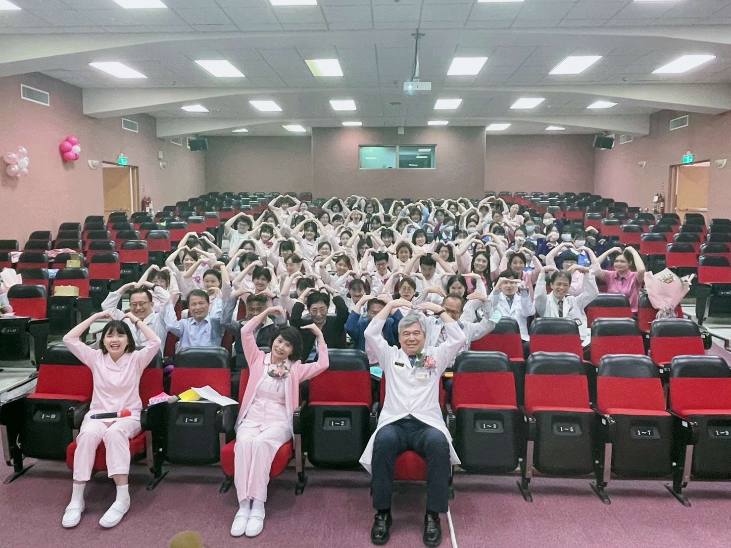 北榮桃園分院護師節慶祝大會登場 楊斯年感謝護理人員辛勞付出 S 9633882 0