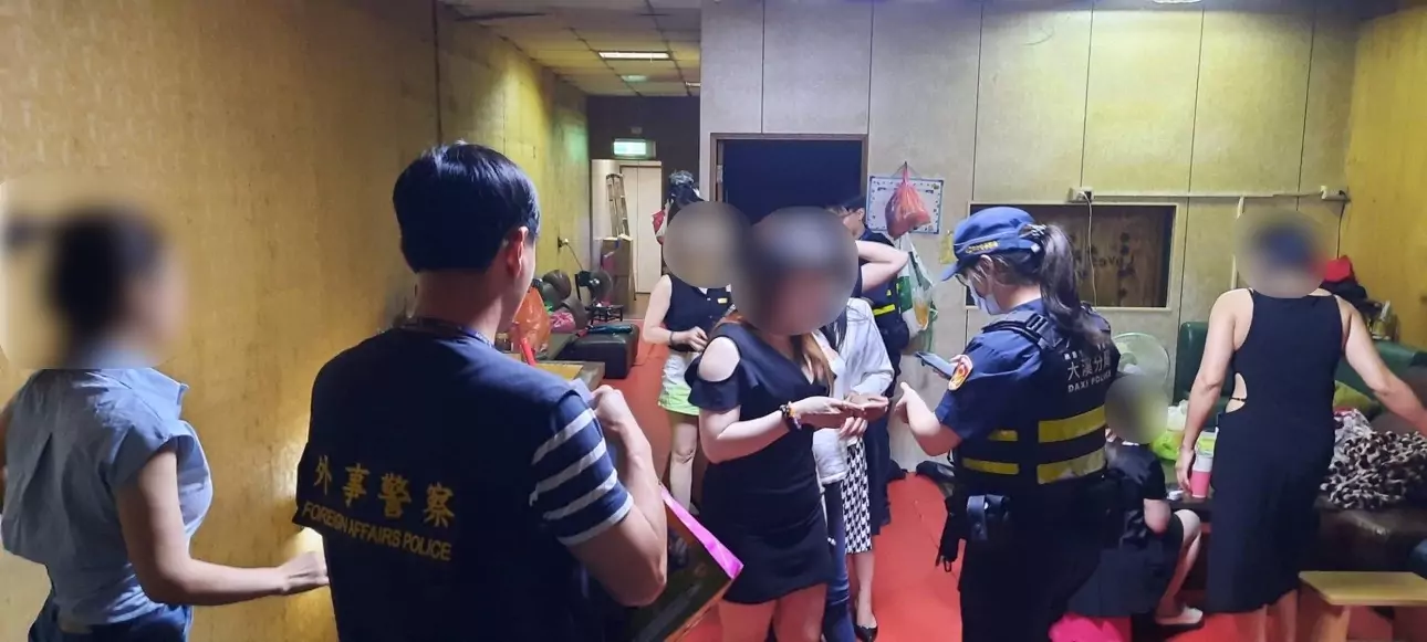 大溪警密集性掃蕩臨檢 強化地區治安維護 S 98115785 0