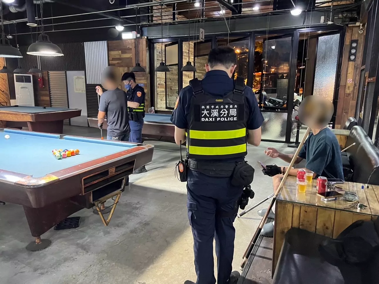 大溪警密集性掃蕩臨檢 強化地區治安維護 S 98115789 0