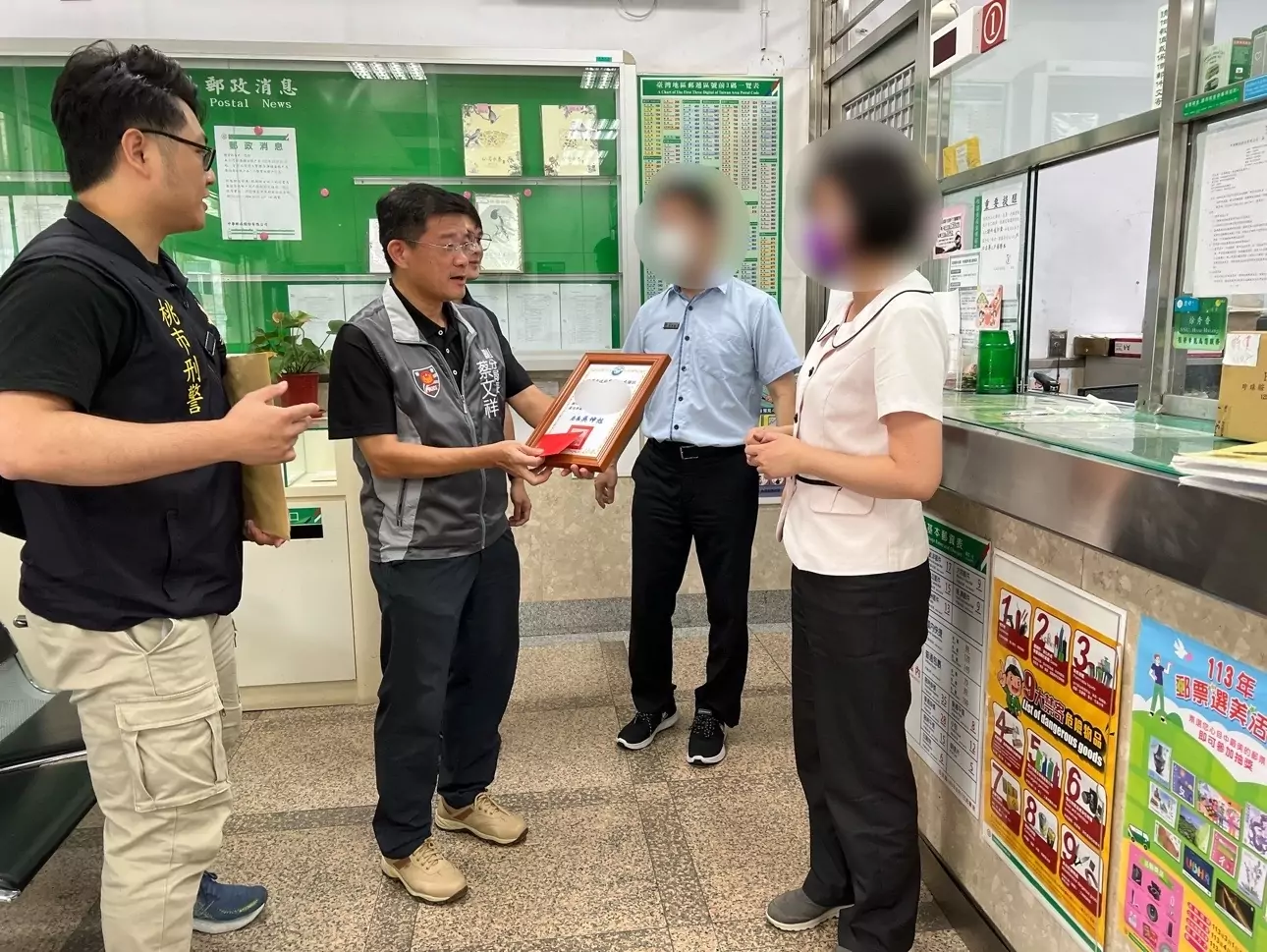 大溪警攜手郵局行員 成功阻詐10萬 S 98271361 0