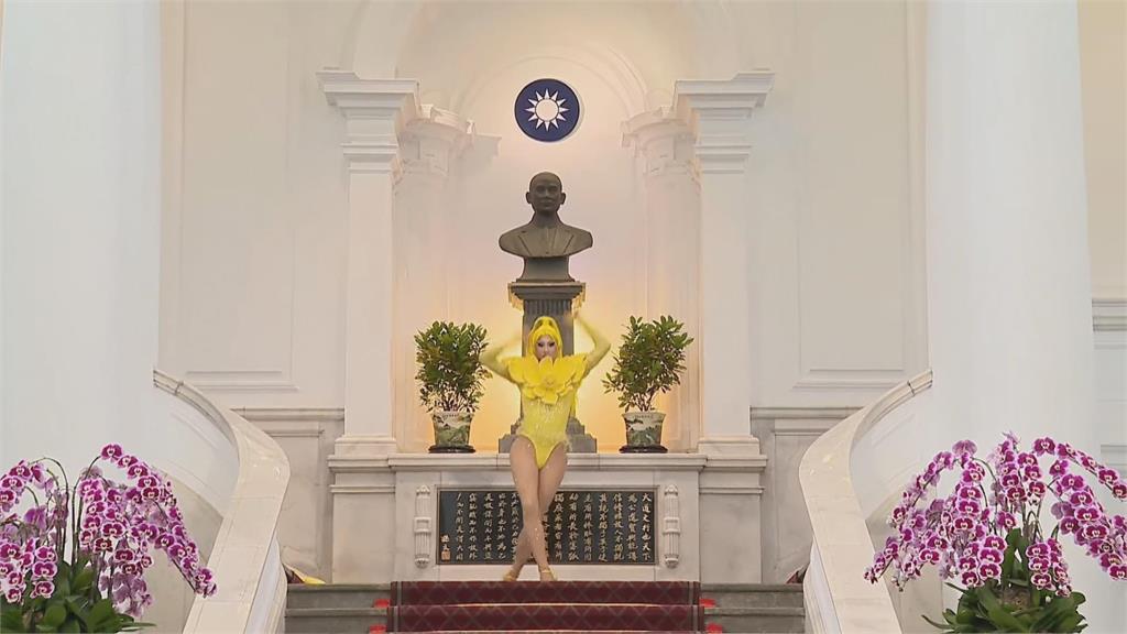 妮妃雅現身總統府表演!超精彩演出讓蔡英文笑開懷