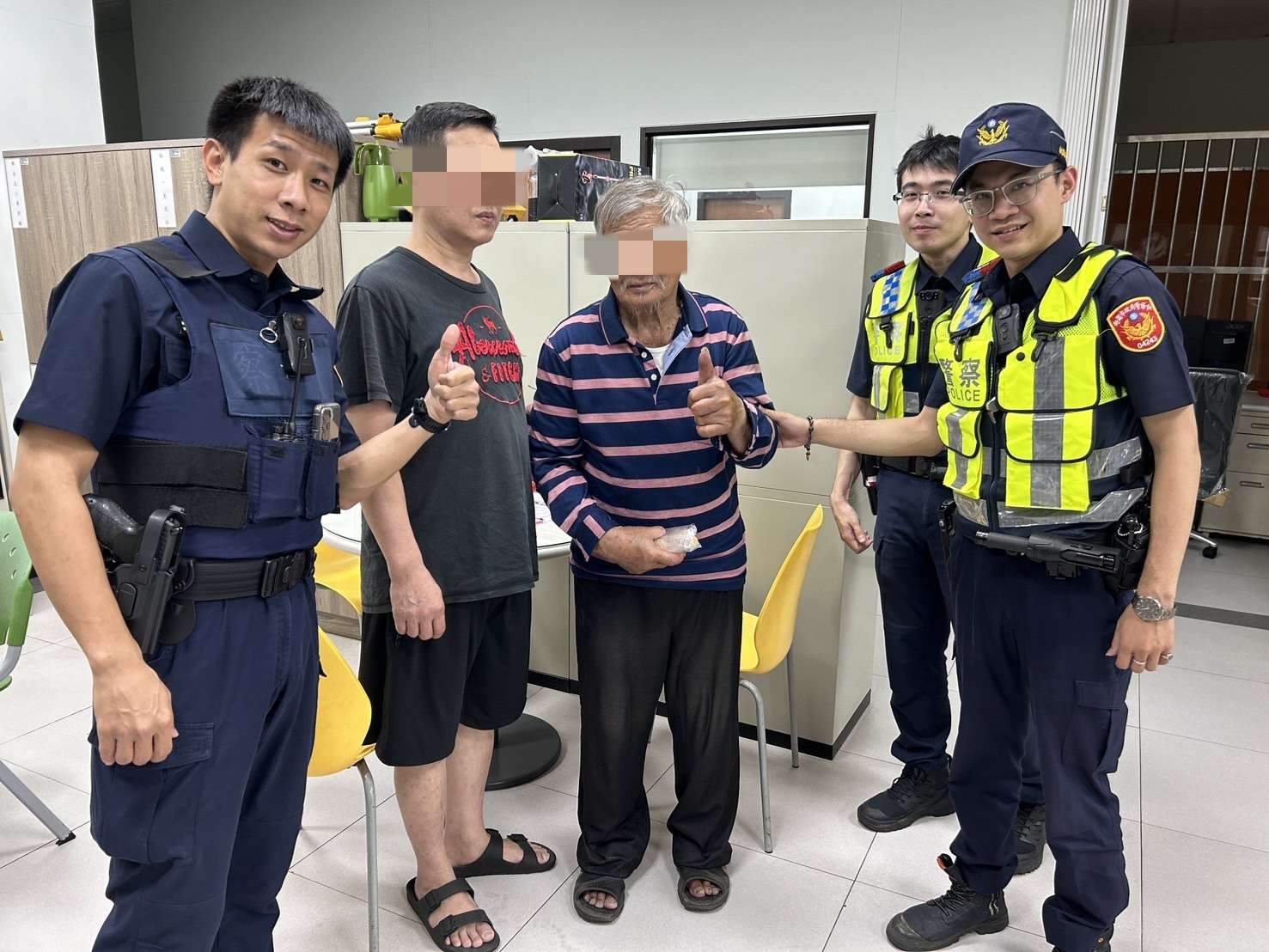 壢警助迷途8旬翁返家 兒子曝無奈心情 gjijfwj