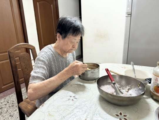 華山基金會邀您母親節前夕送暖 關懷弱勢長輩 gjkfkkflgi