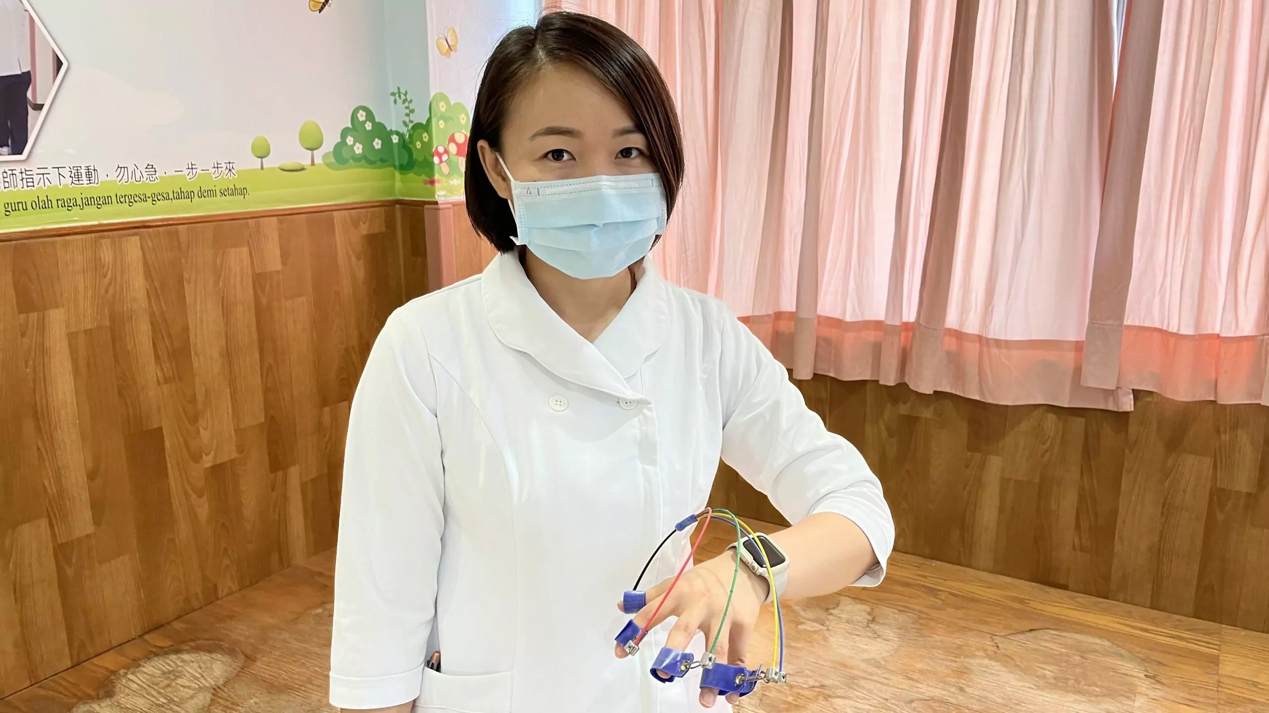 腦中風手指不聽使喚 部桃籲把握黃金復健期 腦中風手指不聽使喚 部桃籲把握黃金復健期