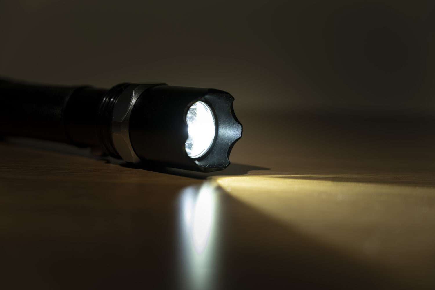 there is no light flashlight lies shines 1 e1715044923694
