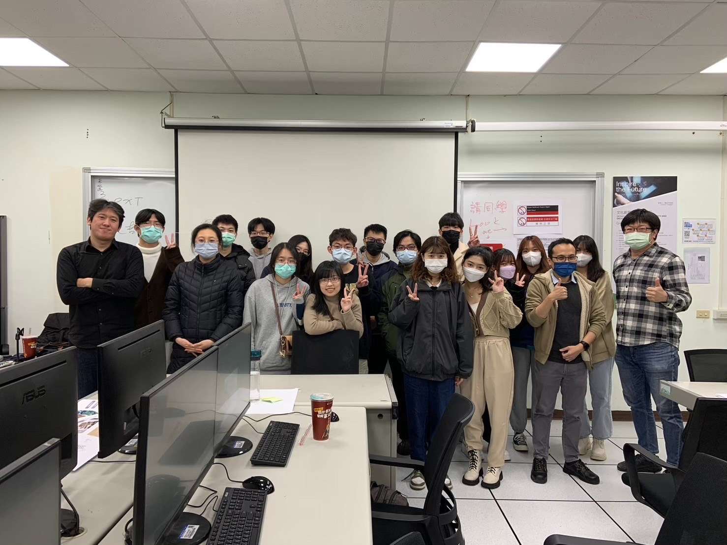 龍華科大文創系「如廁斗篷」守護貧窮地區女性 獲德國iF學生設計大賽肯定 twt54hf