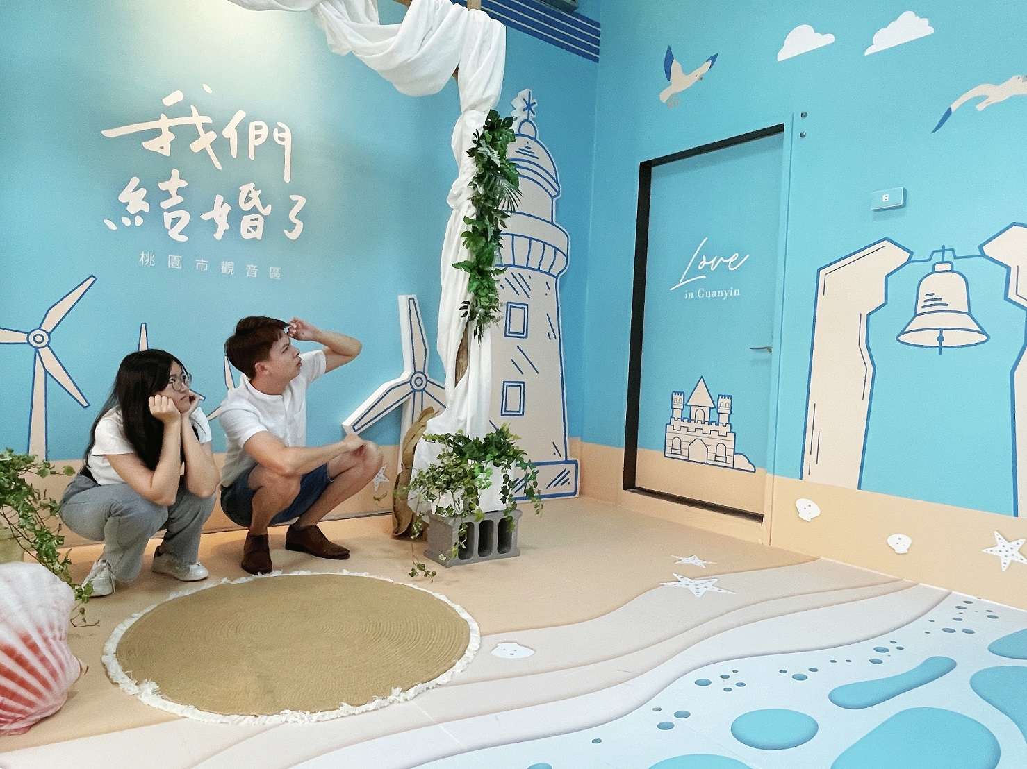 觀音戶所打造「希臘海島風」拍照背板 吸引新人搶拍 vsljdskfslfmzf