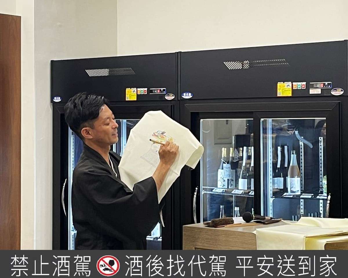 二圖說：東京手描友禪工房「小倉染藝」，工藝師「小倉隆」。（圖東京南青山不動產） 0