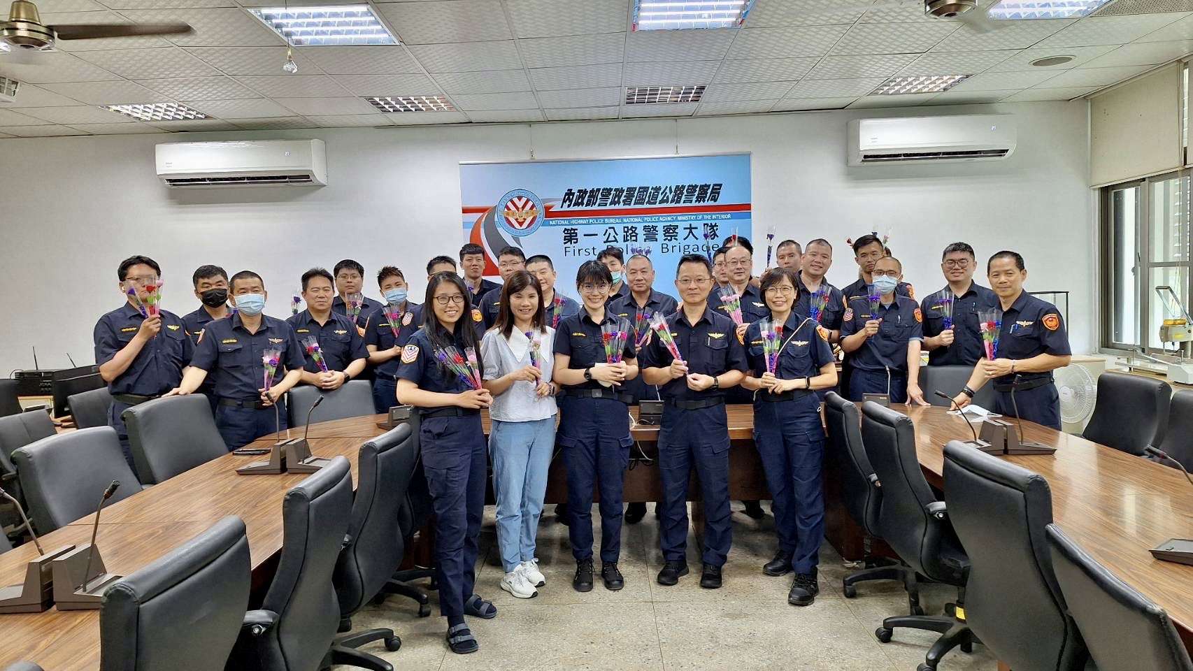公警局舉辦溫馨感恩活動 感謝國道紅斑馬女力付出 第一大隊