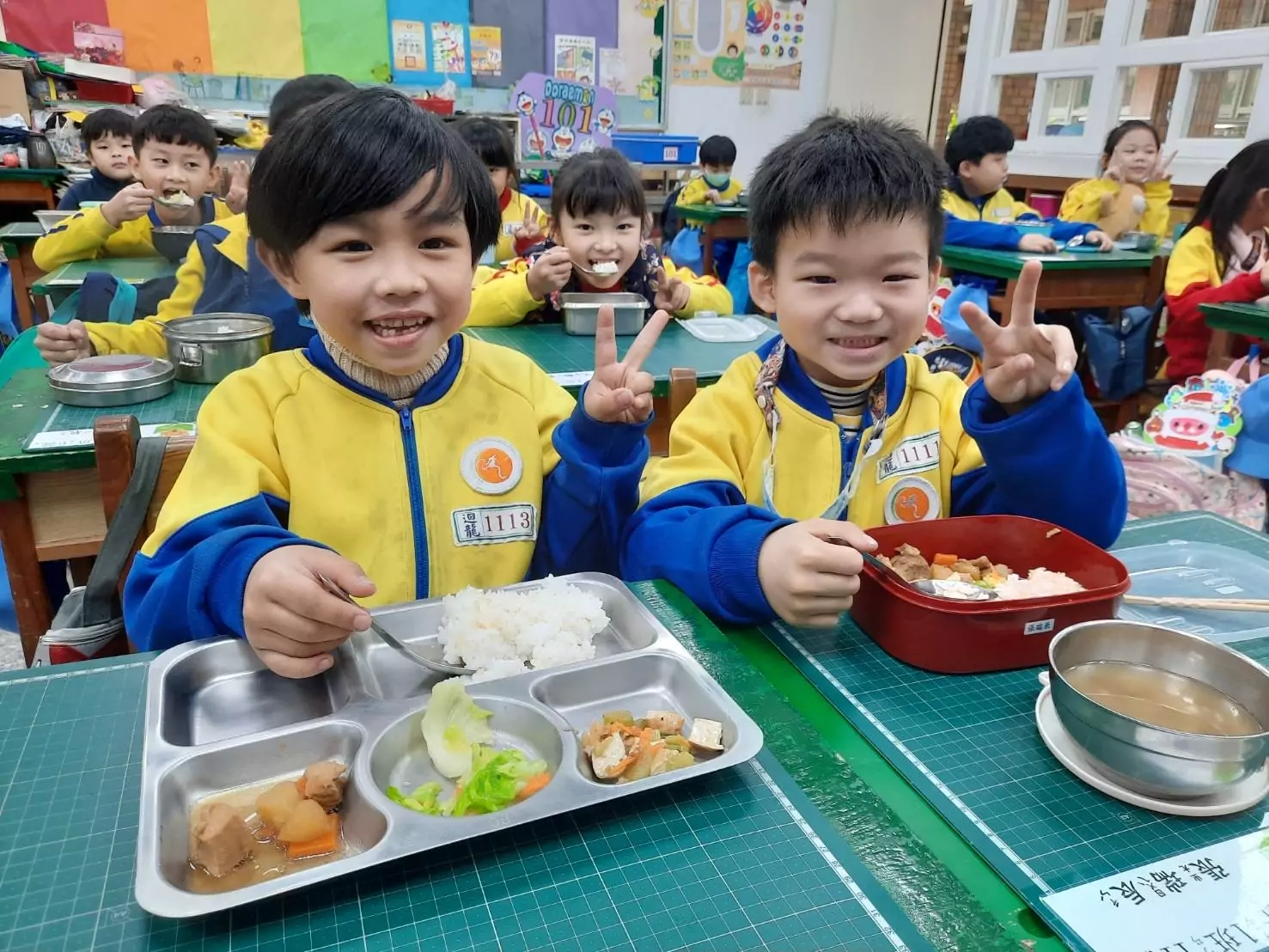 專訪/桃園教育局推國中小免費營養午餐、代理教師全聘期 師生反應曝 1 4