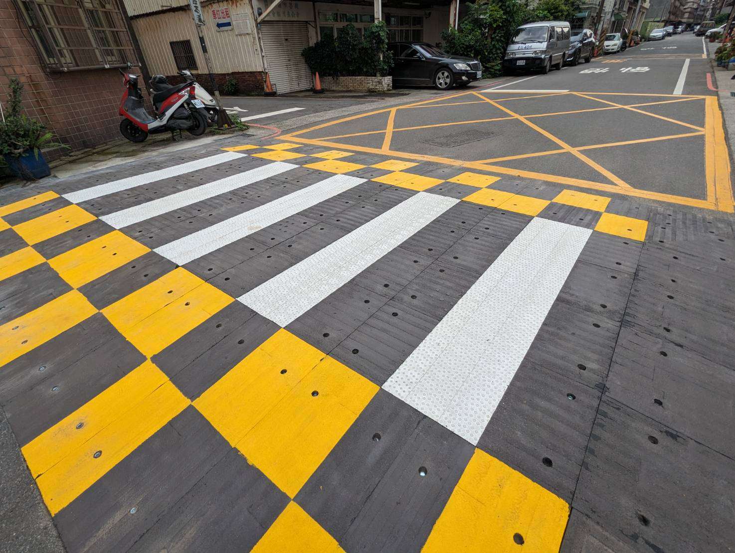 交通局推行「組合式減速平台」提升路口行人安全 1561416 0 0