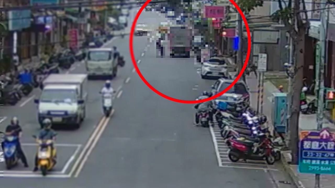 臨停買檳榔釀衝突 司機變身球棒隊