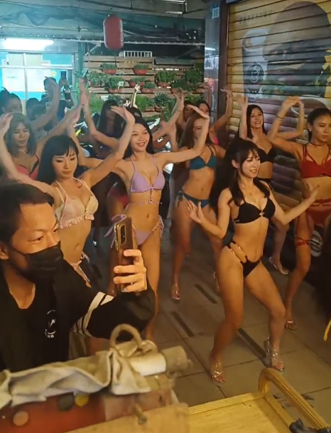 【有片】比基尼辣妹兵團四面佛寺集結 熱舞還願