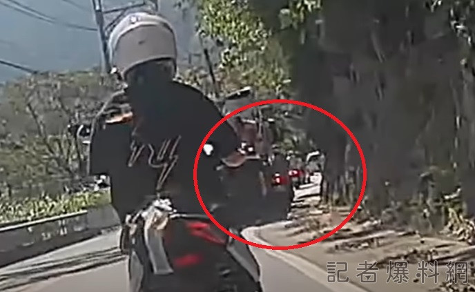 砂石車逼車學生車隊 女險命喪輪下