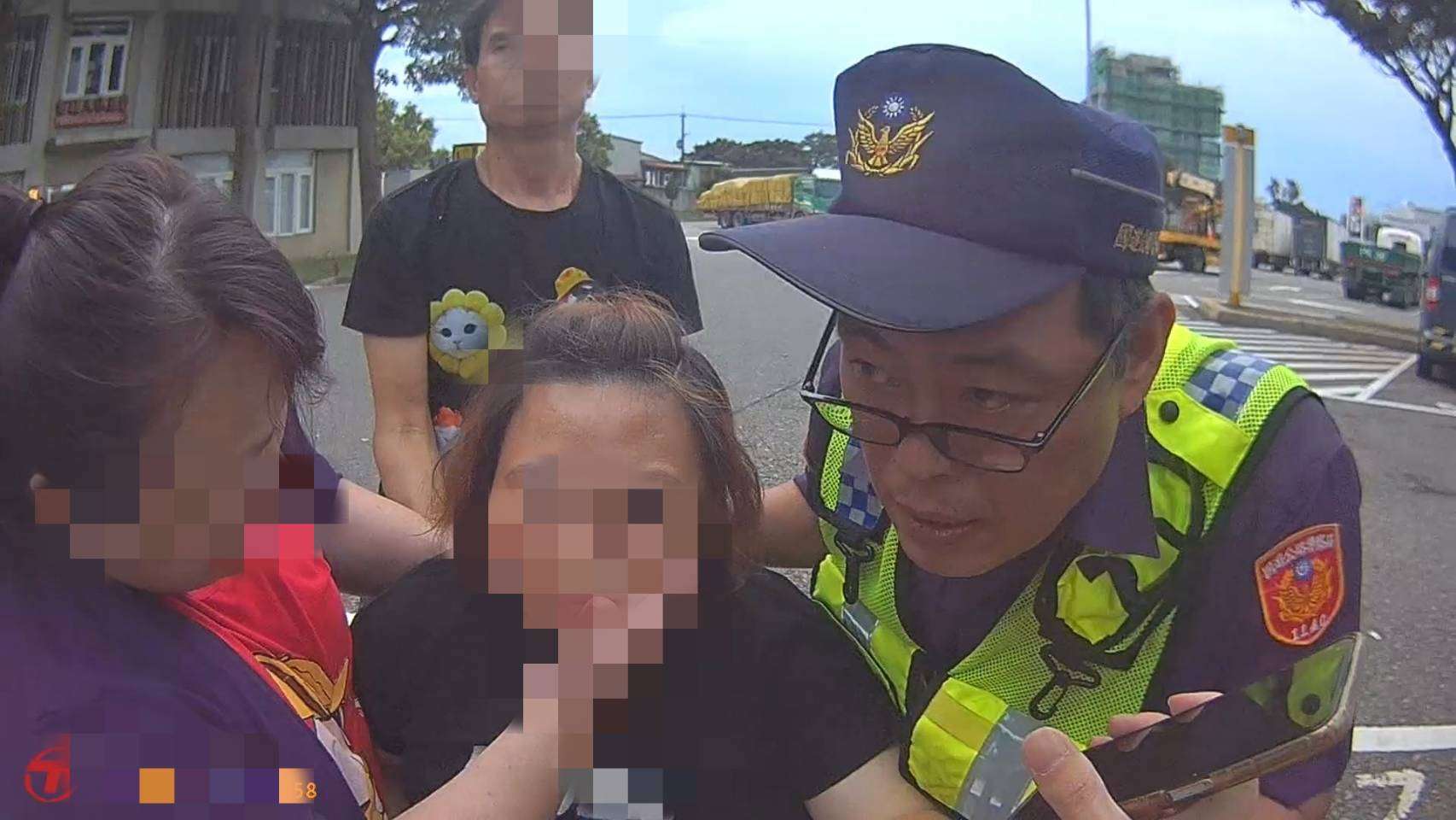 【有片】女倒臥轎車後座失去意識 國道警即刻救援 361897 0