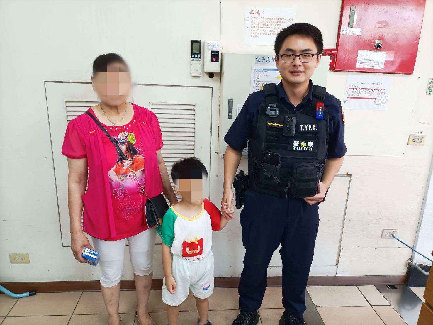 男童貪玩離家迷途 大園警靠「這招」助返家 386563