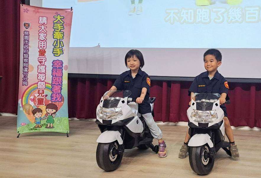 何嘉仁美語學童參訪蘆竹分局 婦幼、交通安全觀念向下扎根 454293